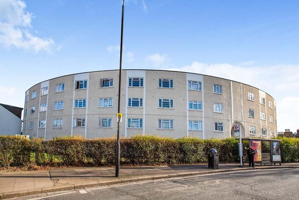 2 bed Apartment for rent in London. From Reeds Rains - Plaistow