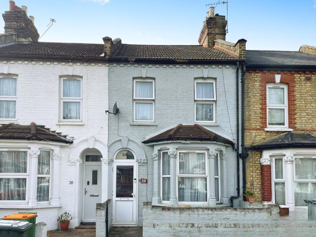 3 bed Mid Terraced House for rent in London. From Reeds Rains - Plaistow