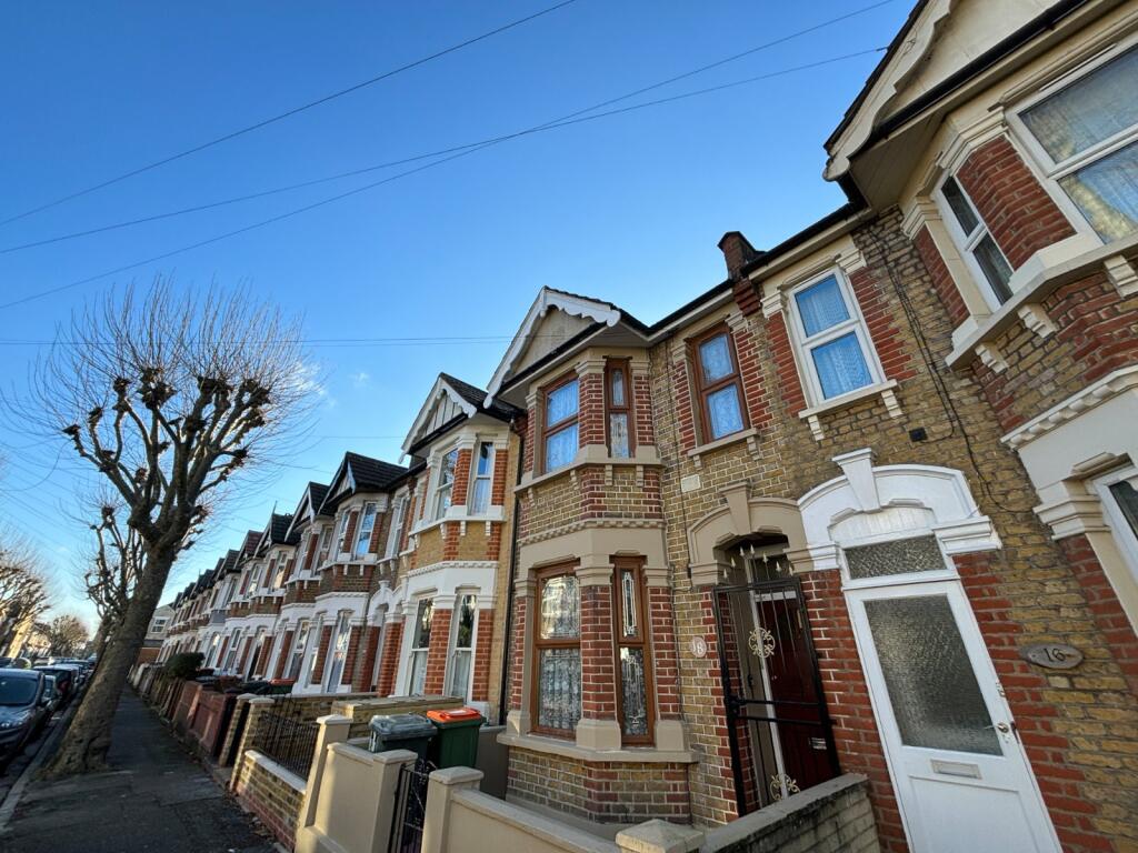 3 bed Mid Terraced House for rent in East Ham. From Reeds Rains - Plaistow
