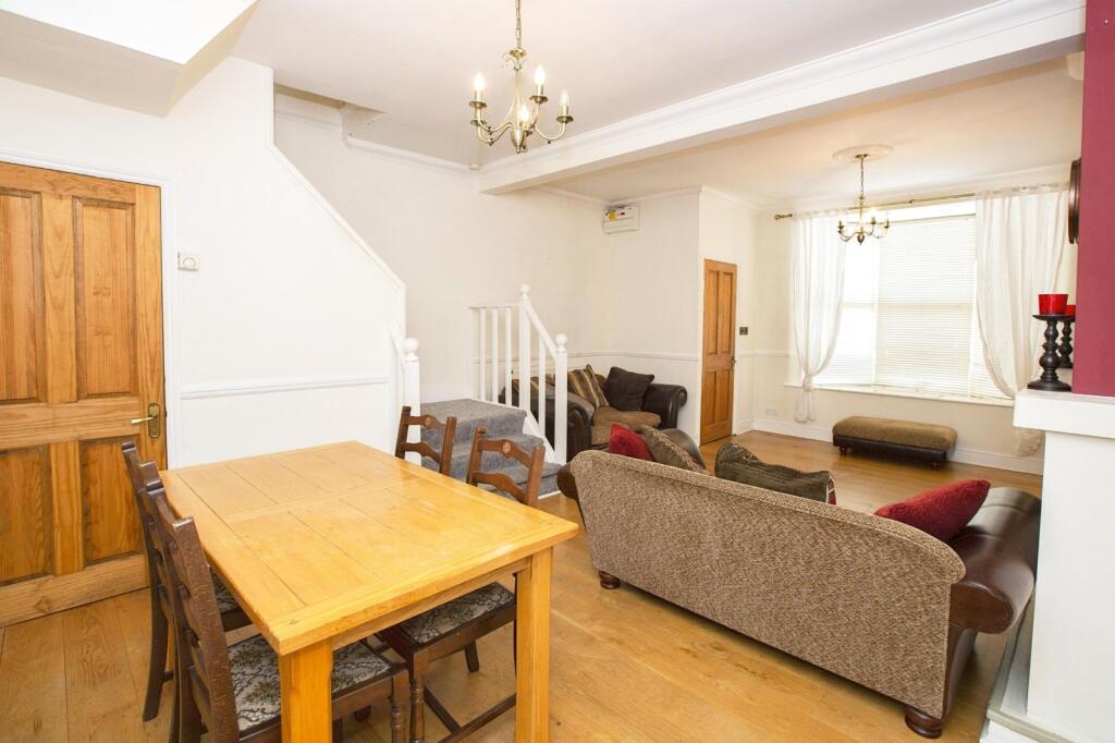2 bed Mid Terraced House for rent in Woolwich. From Reeds Rains - Plaistow