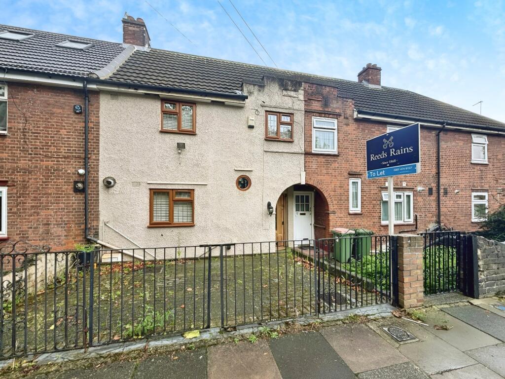 4 bed Mid Terraced House for rent in London. From Reeds Rains - Plaistow