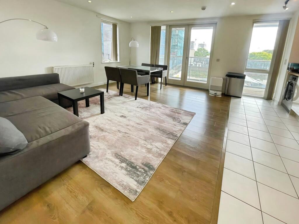3 bed Apartment for rent in London. From Reeds Rains - Plaistow