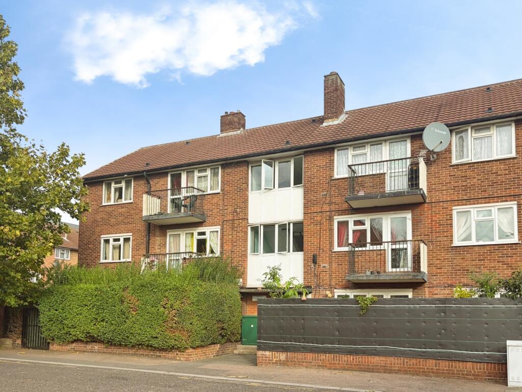 1 bed Apartment for rent in London. From Reeds Rains - Plaistow