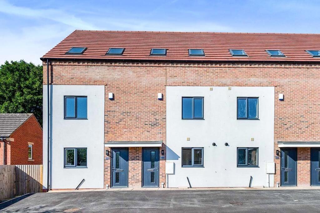 4 bed Mid Terraced House for rent in Hemsworth. From Reeds Rains - Pontefract