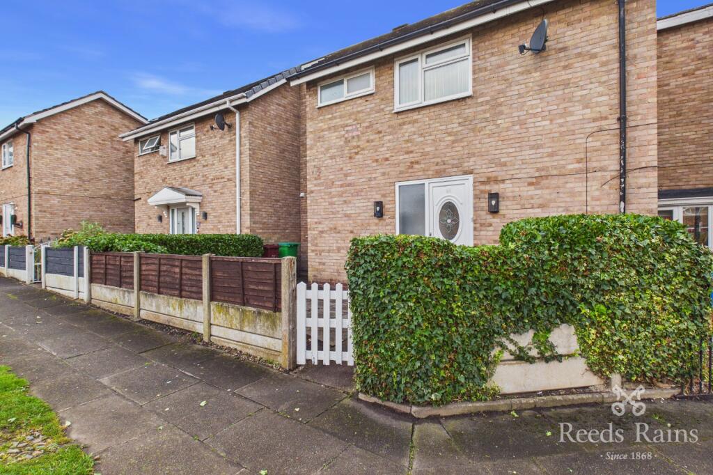 3 bed Mid Terraced House for rent in Manchester. From Reeds Rains - Sale