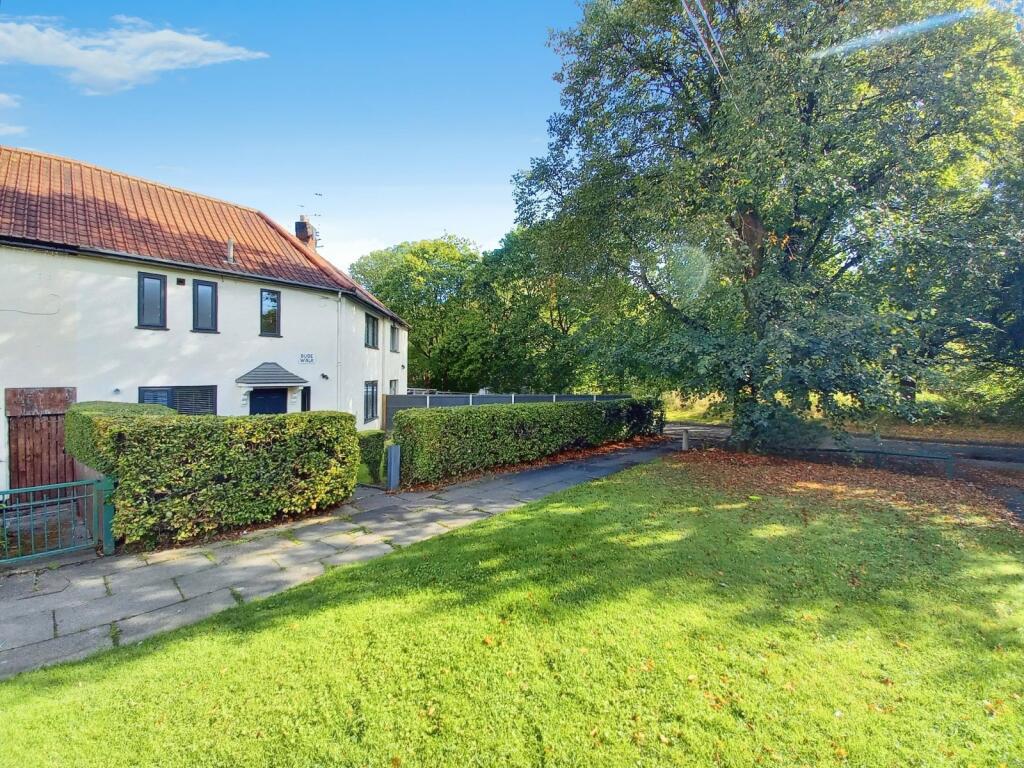 3 bed Mid Terraced House for rent in Gatley. From Reeds Rains - Sale