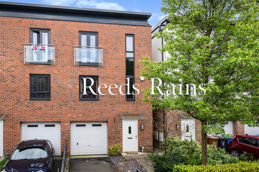 3 bed Semi Detached for rent in Charlestown. From Reeds Rains - Salford 3 bed Semi Detached for rent in Charlestown. From Reeds Rains - Salford