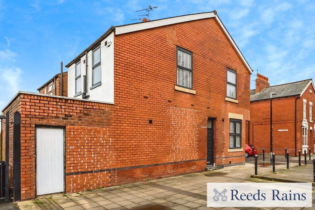 4 bed End of Terrace for rent in Pendleton. From Reeds Rains - Salford