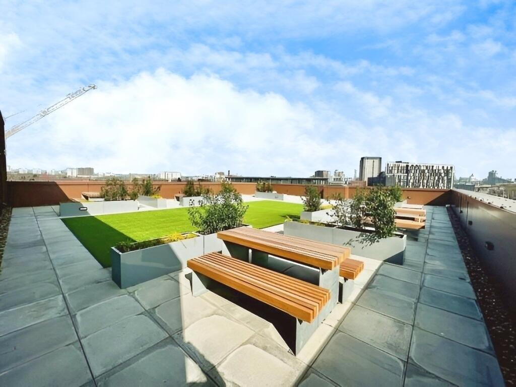2 bed Apartment for rent in Salford. From Reeds Rains - Salford