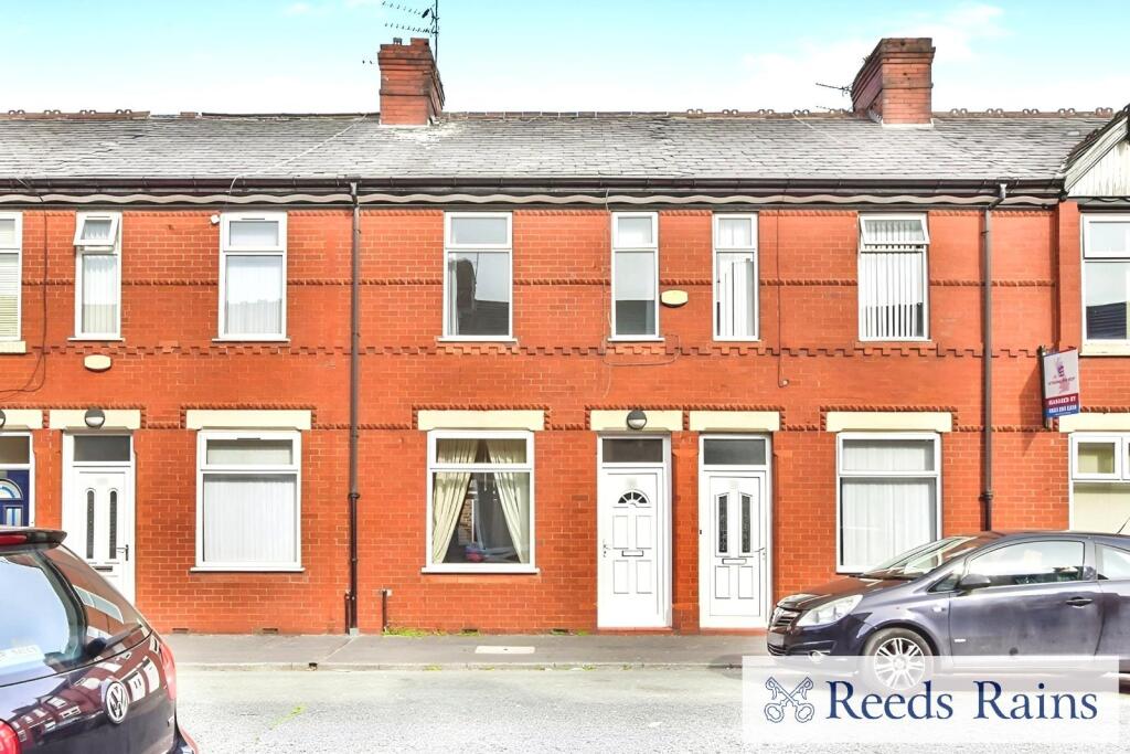 2 bed Mid Terraced House for rent in Charlestown. From Reeds Rains - Salford