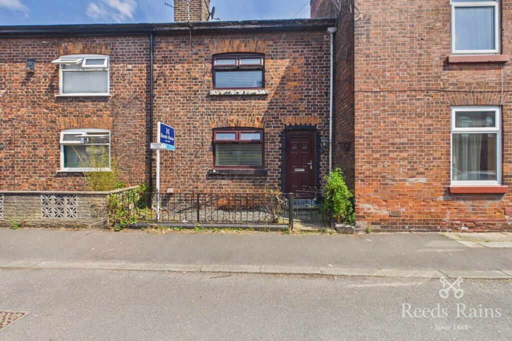 2 bed Mid Terraced House for rent in Brindle Heath. From Reeds Rains - Salford