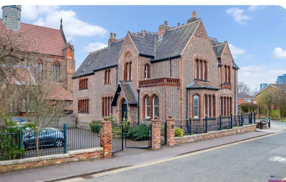 1 bed Apartment for rent in Salford. From Reeds Rains - Salford Quays City Living