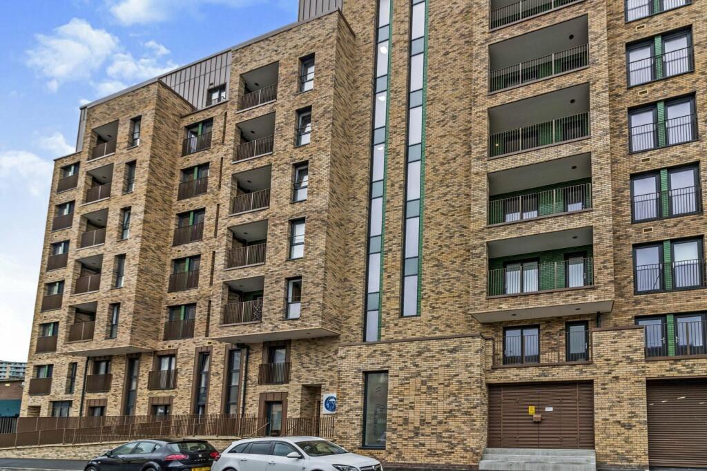2 bed Apartment for rent in Salford. From Reeds Rains - Salford Quays City Living