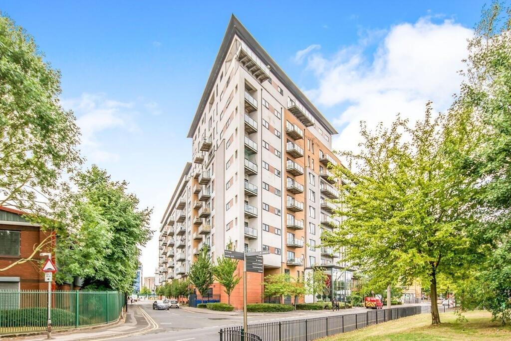 2 bed Apartment for rent in Salford. From Reeds Rains - Salford Quays City Living