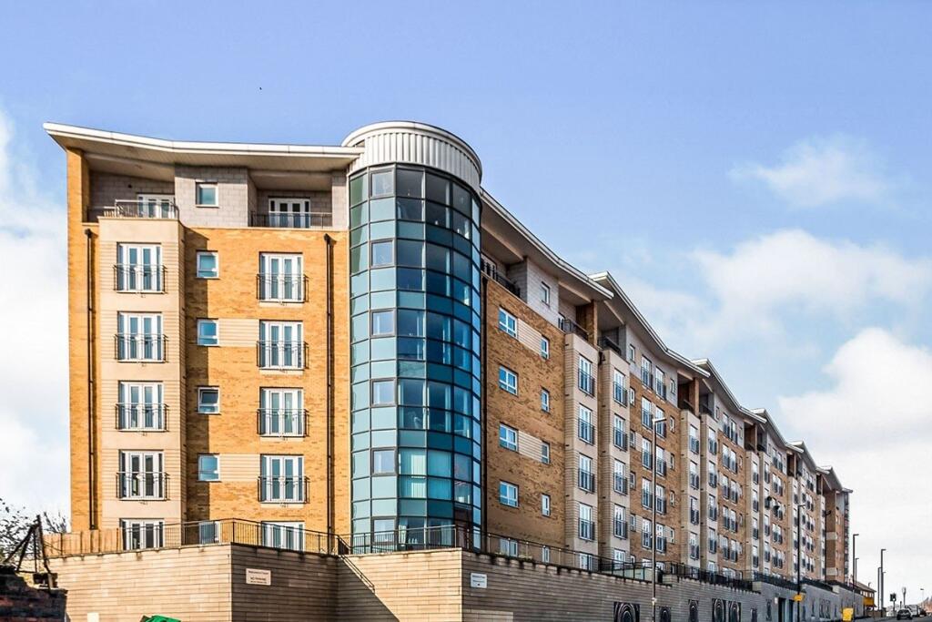 2 bed Apartment for rent in Salford. From Reeds Rains - Salford Quays City Living 2 bed Apartment for rent in Salford. From Reeds Rains - Salford Quays City Living