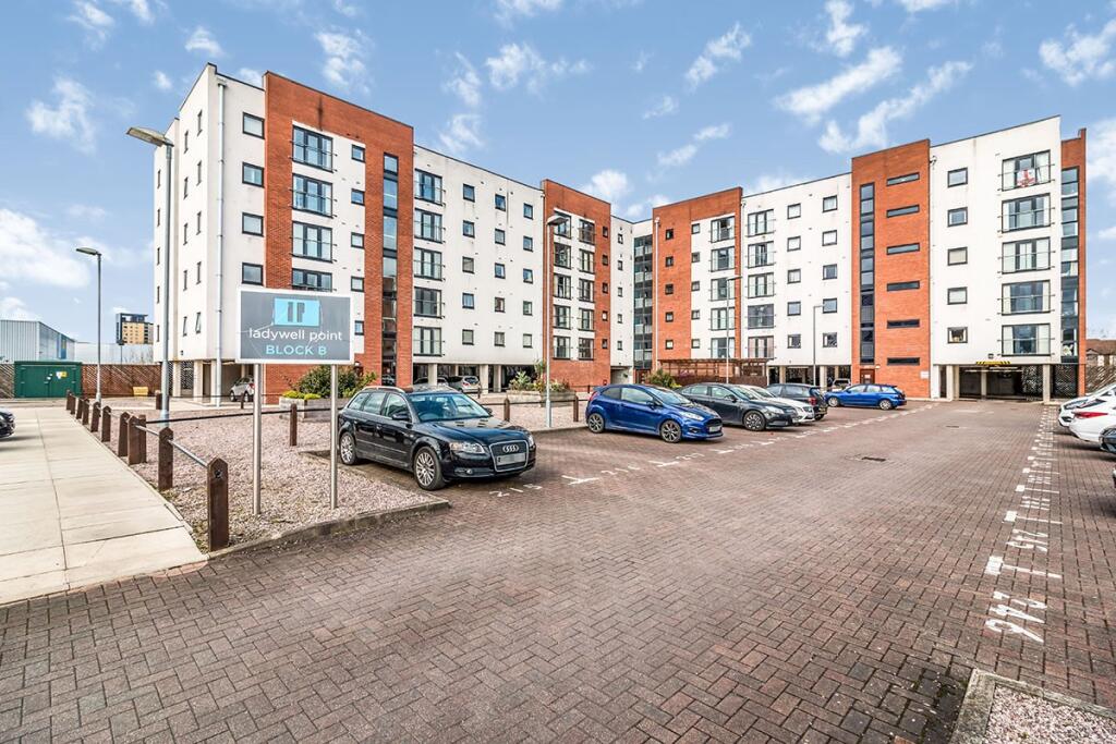 1 bed Apartment for rent in Salford. From Reeds Rains - Salford Quays City Living
