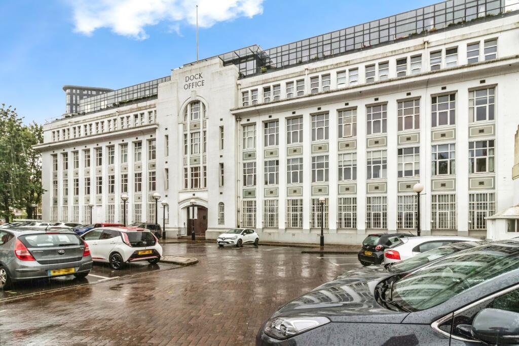 3 bed Apartment for rent in Salford. From Reeds Rains - Salford Quays City Living