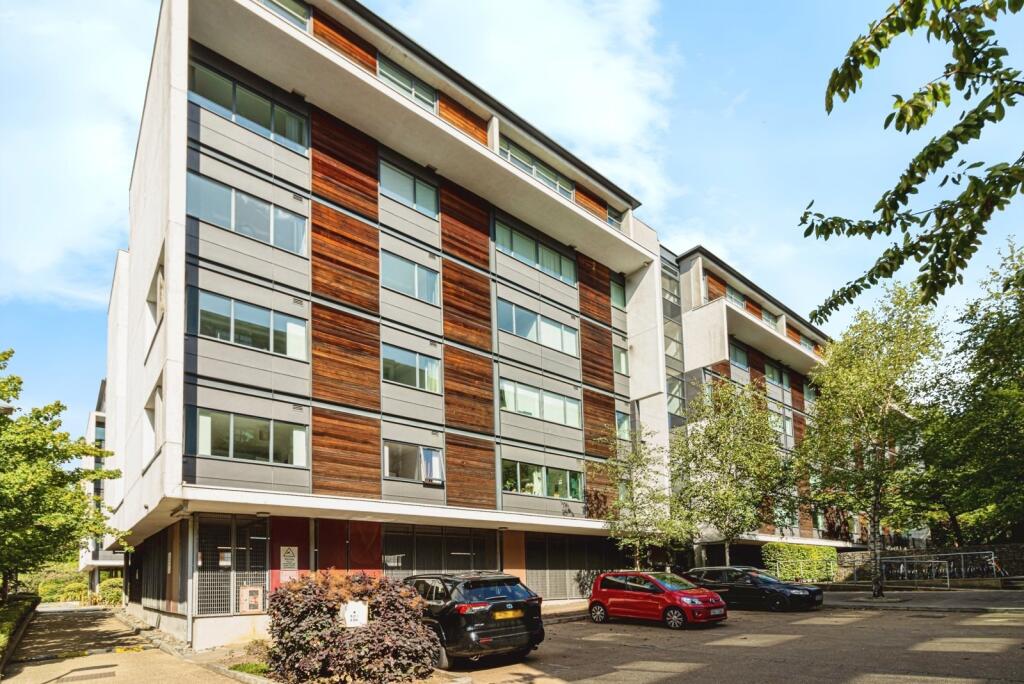 1 bed Apartment for rent in Salford. From Reeds Rains - Salford Quays City Living