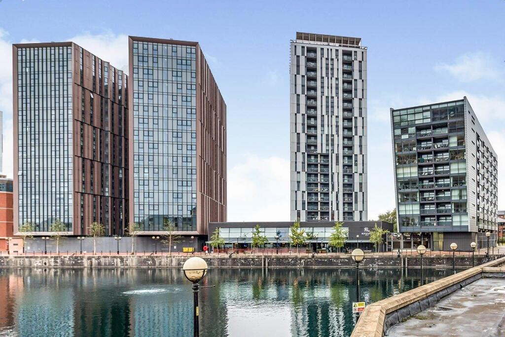 4 bed Apartment for rent in Salford. From Reeds Rains - Salford Quays City Living 4 bed Apartment for rent in Salford. From Reeds Rains - Salford Quays City Living