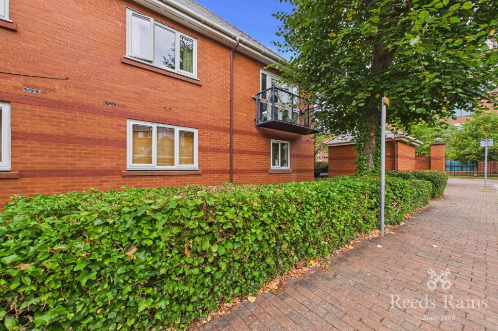 2 bed Apartment for rent in Salford. From Reeds Rains - Salford Quays City Living