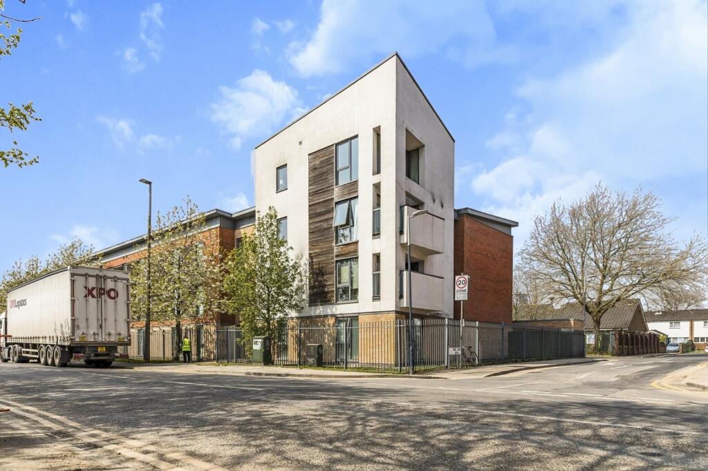 2 bed Apartment for rent in Salford. From Reeds Rains - Salford Quays City Living