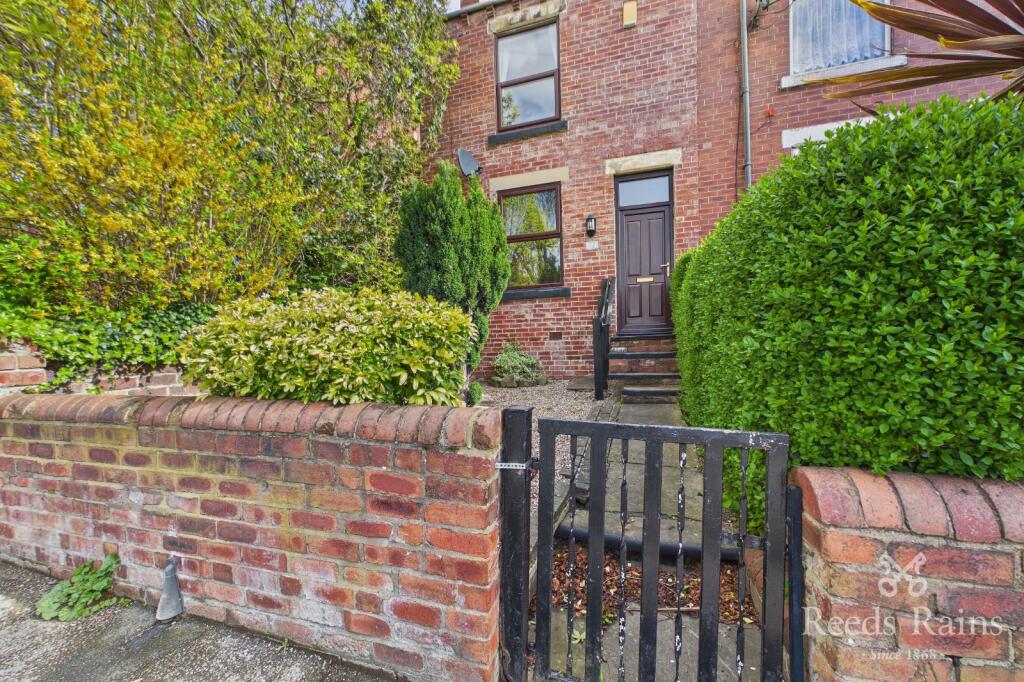 2 bed Mid Terraced House for rent in Bottom Boat. From Reeds Rains - Wakefield