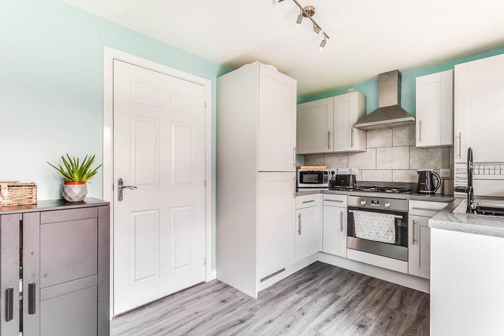2 bed Mid Terraced House for rent in Wakefield. From Reeds Rains - Wakefield