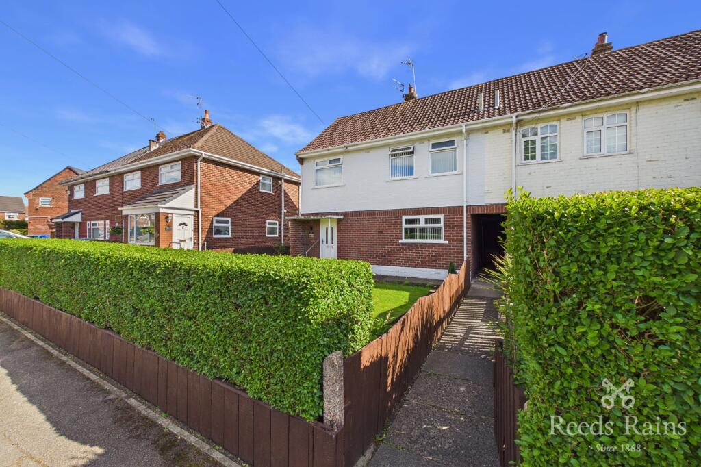 3 bed Mid Terraced House for rent in Widnes. From Reeds Rains - Widnes