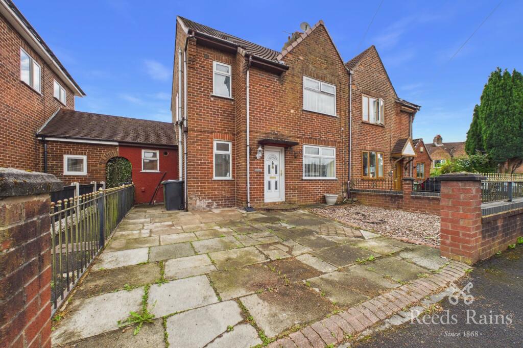 3 bed Mid Terraced House for rent in Longshaw. From Reeds Rains - Wigan 3 bed Mid Terraced House for rent in Longshaw. From Reeds Rains - Wigan