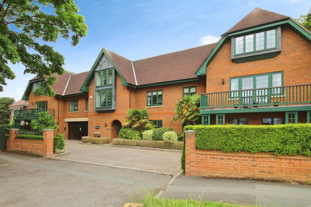 2 bed Penthouse for rent in Wilmslow. From Reeds Rains - Wilmslow
