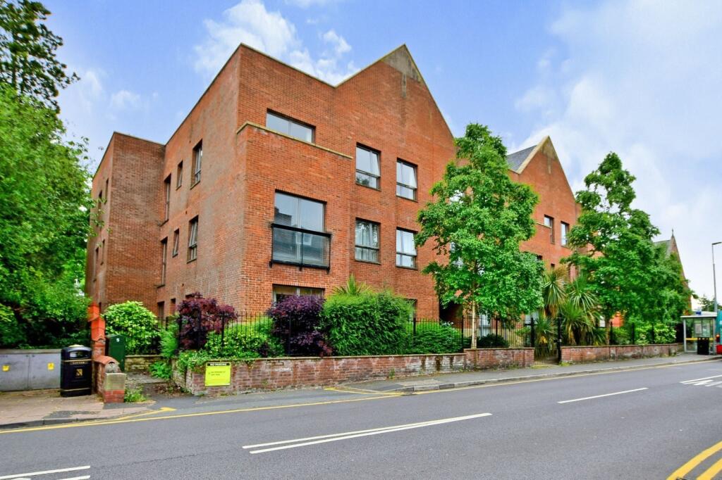 2 bed Apartment for rent in Wilmslow. From Reeds Rains - Wilmslow