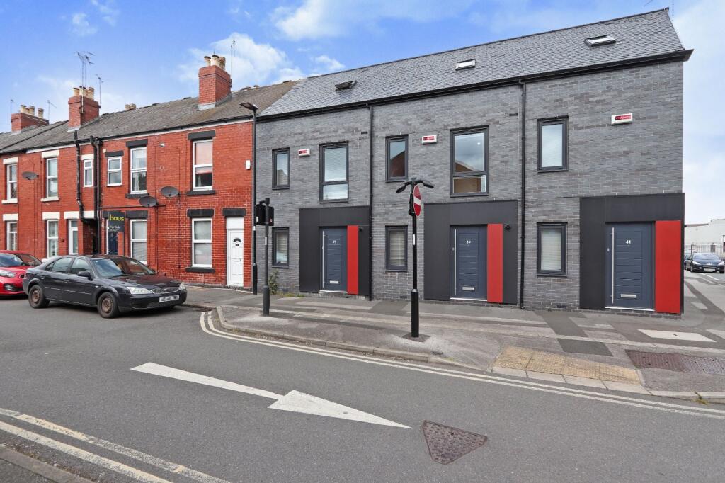 3 bed Mid Terraced House for rent in Sheffield. From Reeds Rains - Woodseats