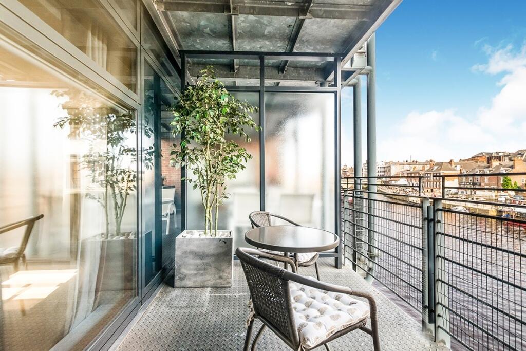 2 bed Apartment for rent in York. From Reeds Rains - York