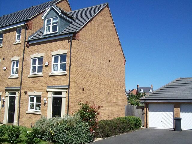 3 bed End of Terrace for rent in Desborough. From Results Estate Agents Ltd - Rothwell