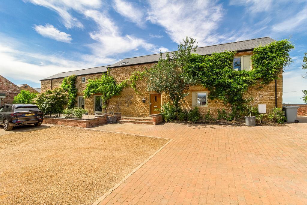 5 bed Chalet type for rent in Loddington. From Results Estate Agents Ltd - Rothwell 5 bed Chalet type for rent in Loddington. From Results Estate Agents Ltd - Rothwell