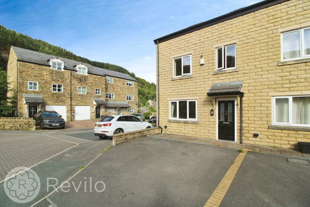 3 bed Town House for rent in Todmorden. From Revilo Homes - Rochdale