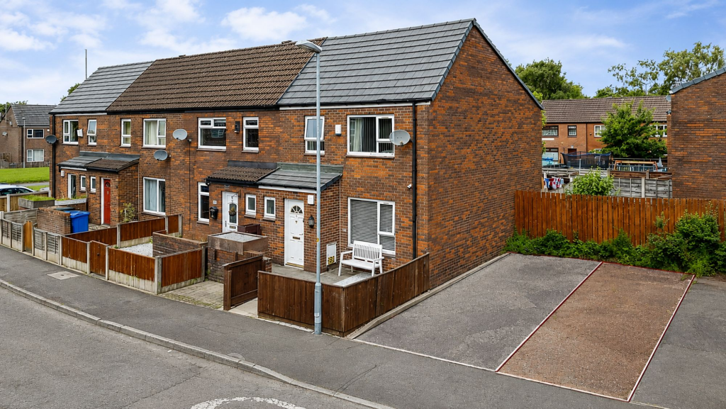 3 bed Mid Terraced House for rent in Milnrow. From Revilo Homes - Rochdale