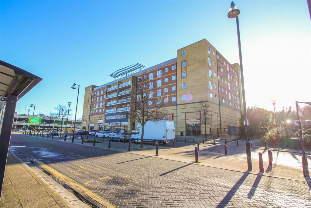 2 bed Apartment for rent in Harlow. From ReylandJohnson Estate Agents - Harlow