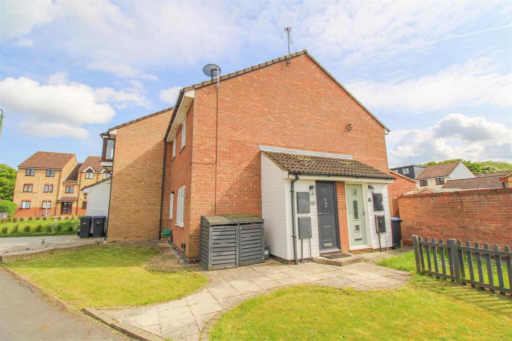 1 bed End of Terrace for rent in Harlow. From ReylandJohnson Estate Agents - Harlow