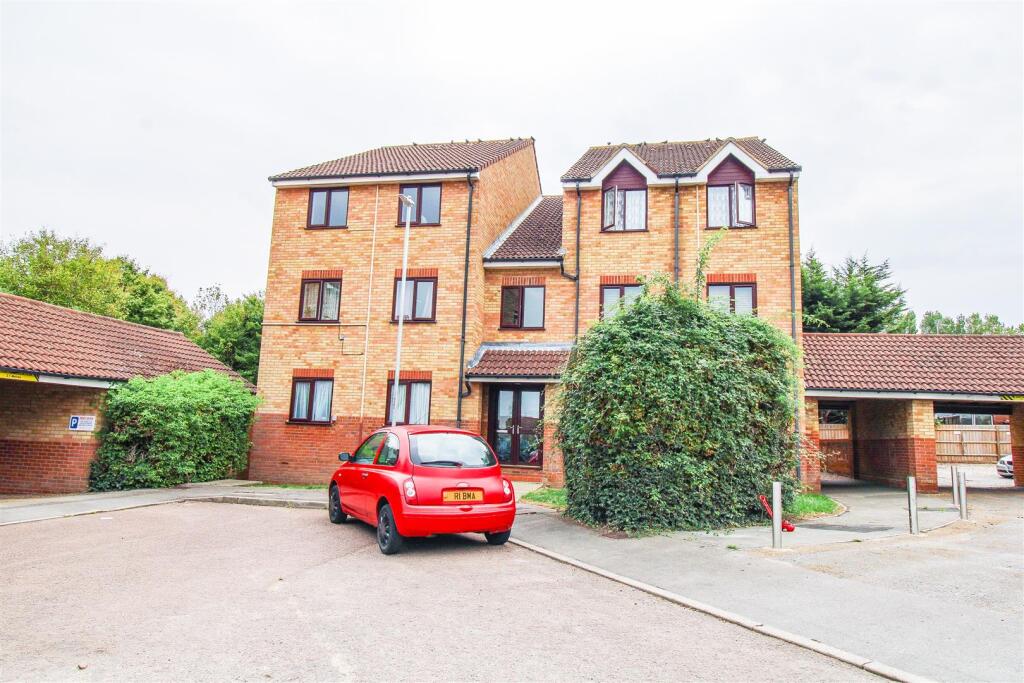 1 bed Apartment for rent in Roydon Hamlet. From ReylandJohnson Estate Agents - Harlow