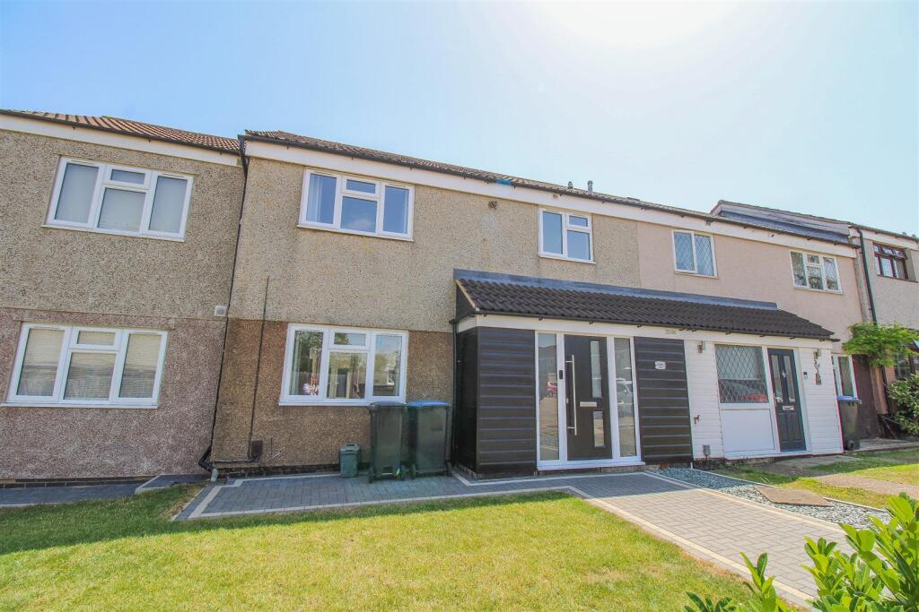 4 bed Mid Terraced House for rent in Harlow. From ReylandJohnson Estate Agents - Harlow 4 bed Mid Terraced House for rent in Harlow. From ReylandJohnson Estate Agents - Harlow