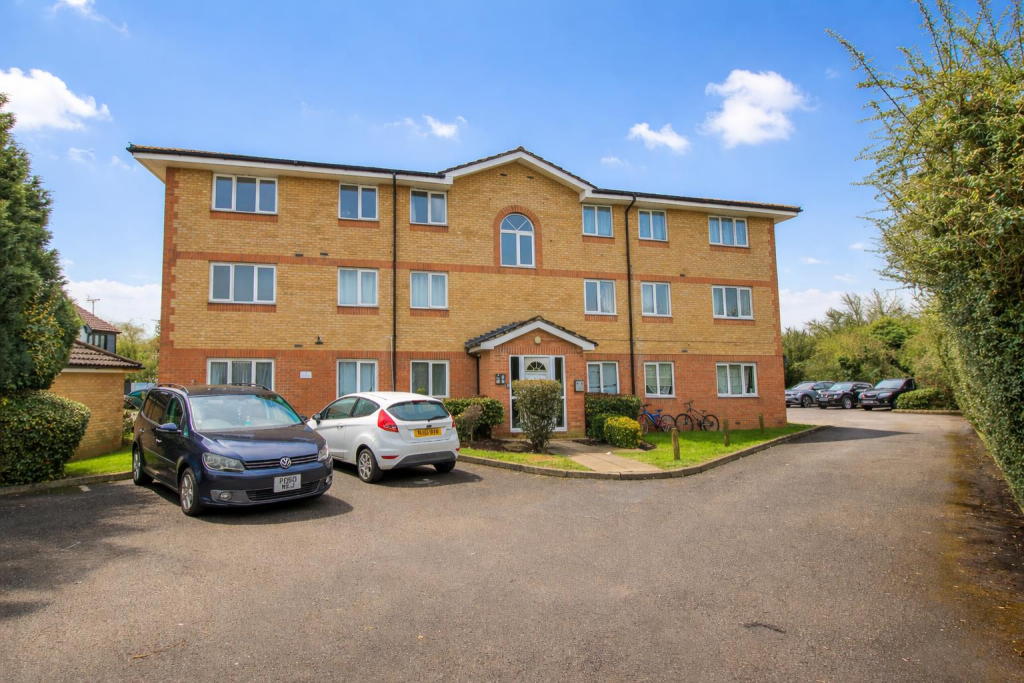 2 bed 1st Floor Flat for rent in Foster Street. From ReylandJohnson Estate Agents - Harlow