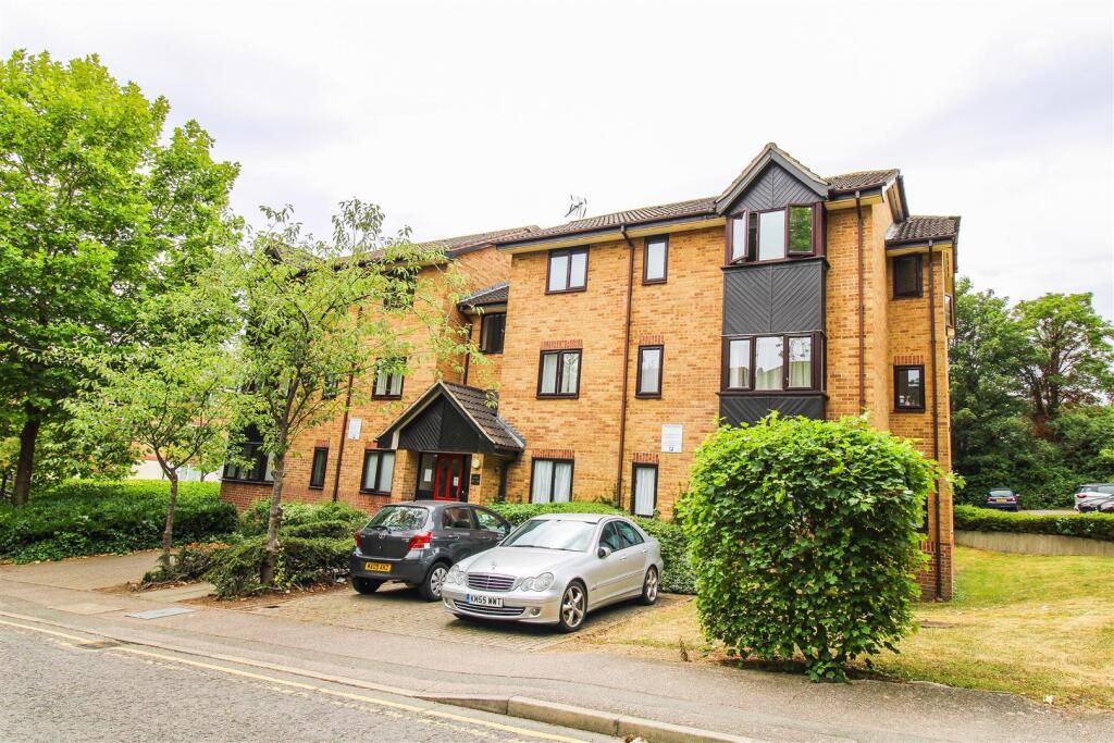 2 bed Apartment for rent in Epping. From ReylandJohnson Estate Agents - Harlow