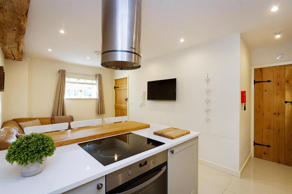 3 bed Car Parking for rent in Caverswall. From Rockett Home Rentals Ltd - Wolstanton