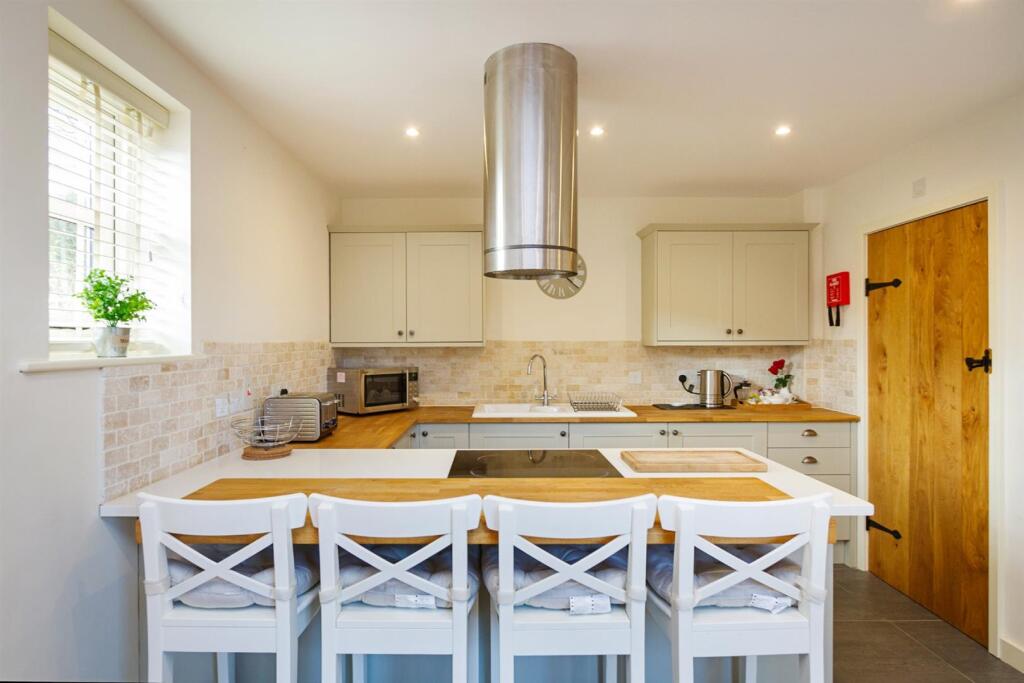 3 bed Car Parking for rent in Caverswall. From Rockett Home Rentals Ltd - Wolstanton