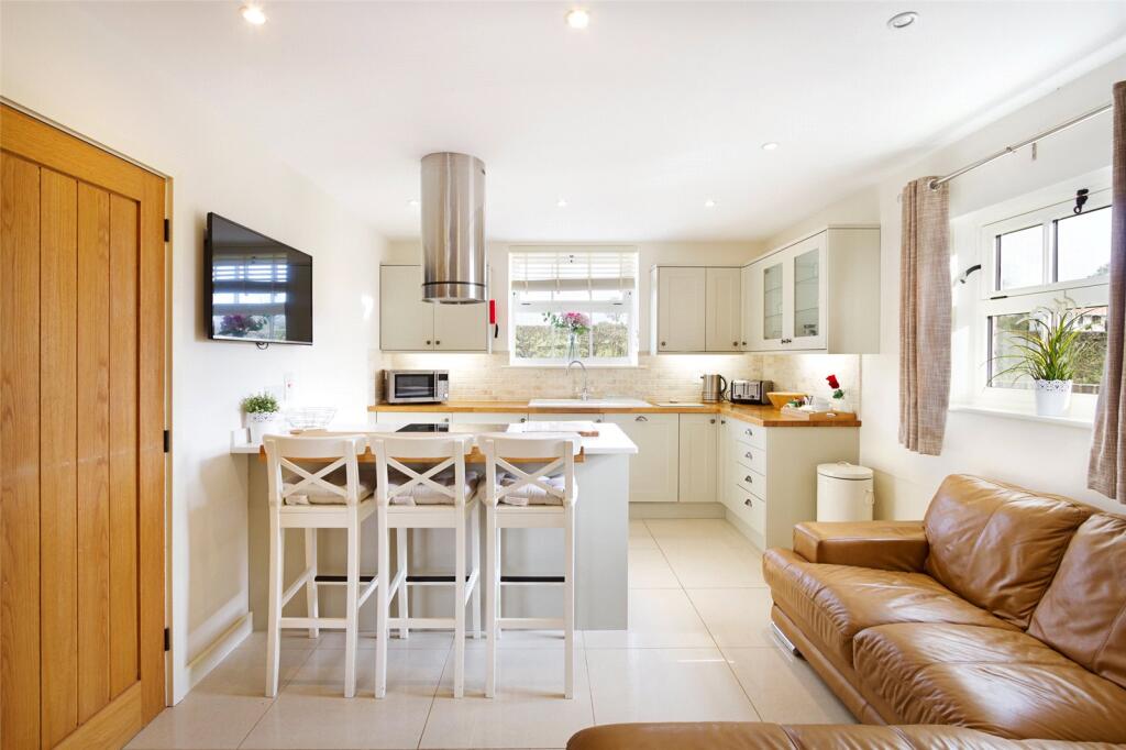 3 bed Car Parking for rent in Caverswall. From Rockett Home Rentals Ltd - Wolstanton