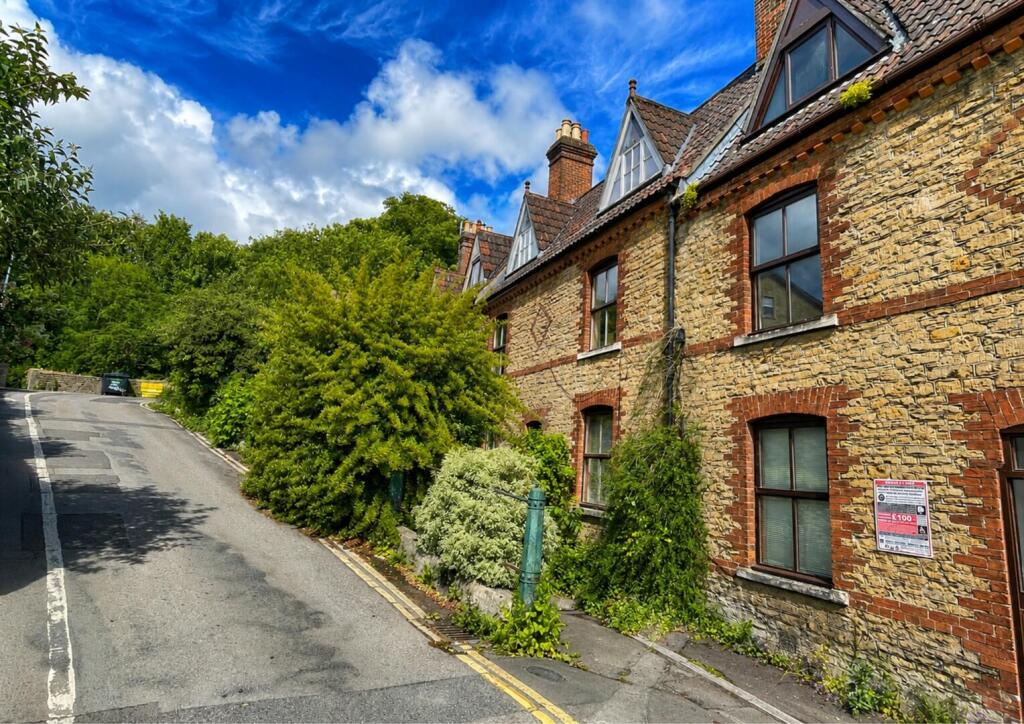 4 bed Mid Terraced House for rent in Frome. From Rogers & Co - Frome 4 bed Mid Terraced House for rent in Frome. From Rogers & Co - Frome