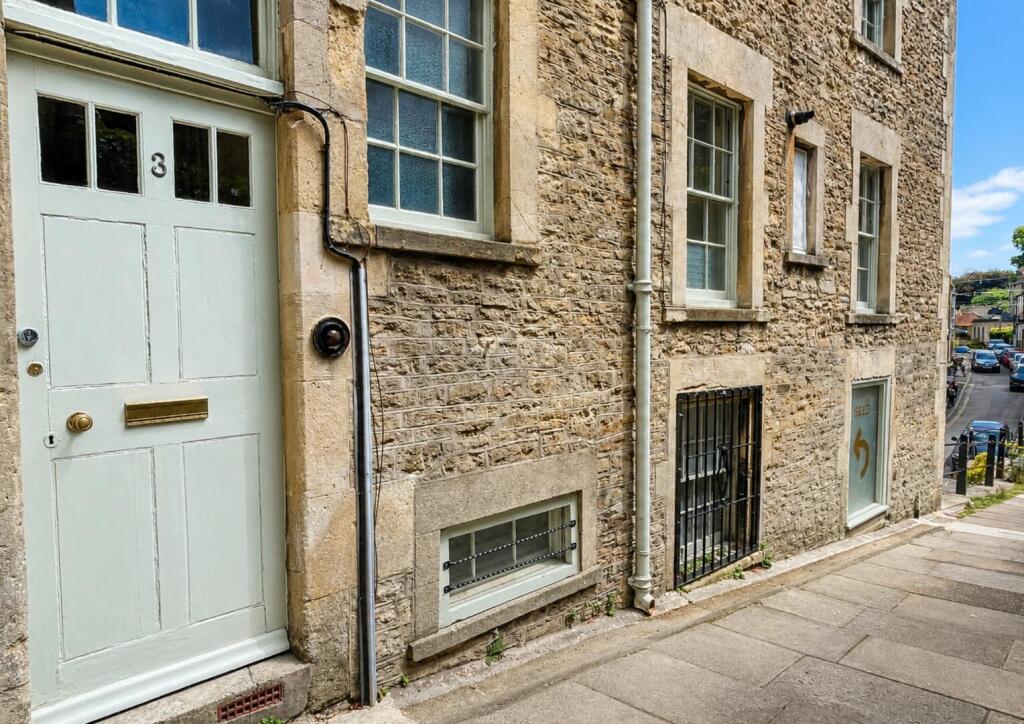 2 bed 1st Floor Flat for rent in Frome. From Rogers & Co - Frome 2 bed 1st Floor Flat for rent in Frome. From Rogers & Co - Frome