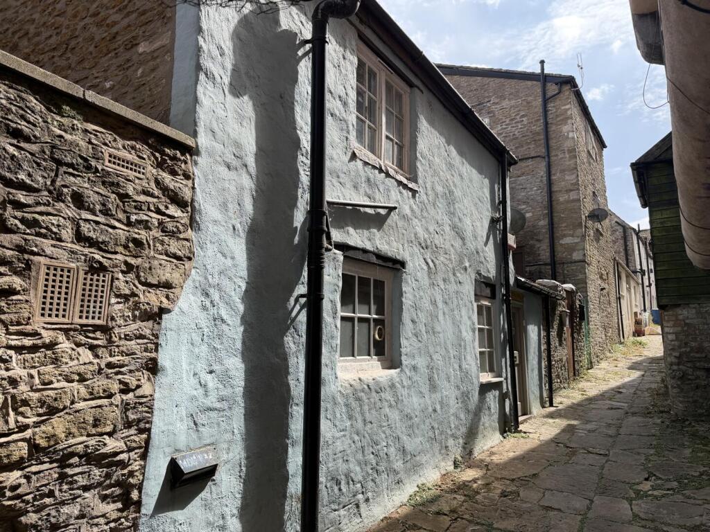 4 bed Studio for rent in Frome. From Rogers & Co - Frome 4 bed Studio for rent in Frome. From Rogers & Co - Frome