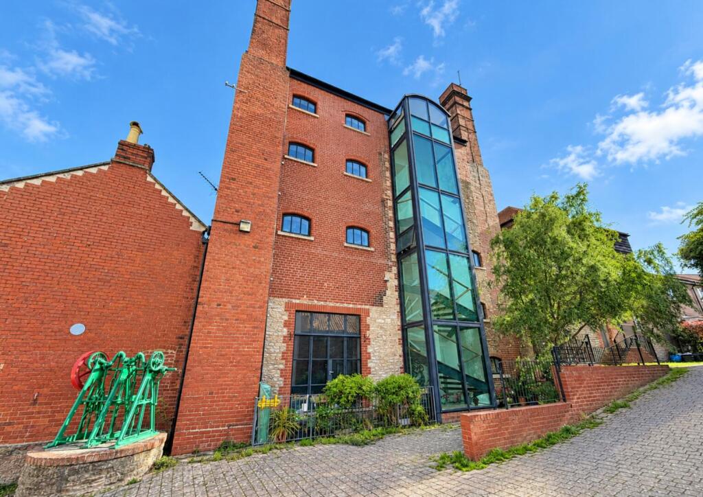 3 bed 1st Floor Flat for rent in Rode. From Rogers & Co - Frome